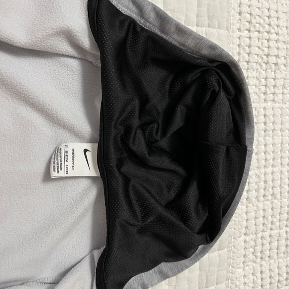 Gently worn (USED)- Toddler’s Nike jacket - Picture 7 of 11